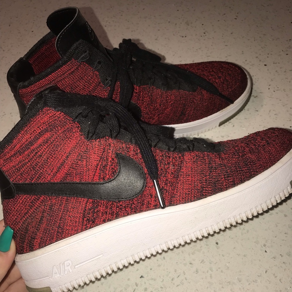 NIKE Air Force 1  Flyknit High Top Red/Black/White